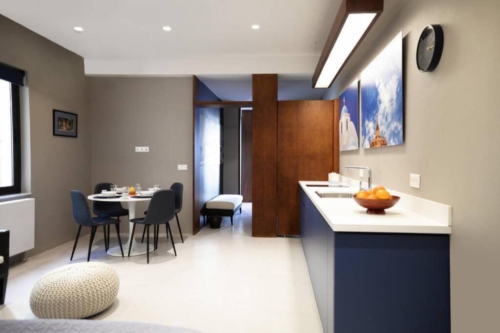 Stylish Decorated Apartment In Kolonaki Athens Exterior photo